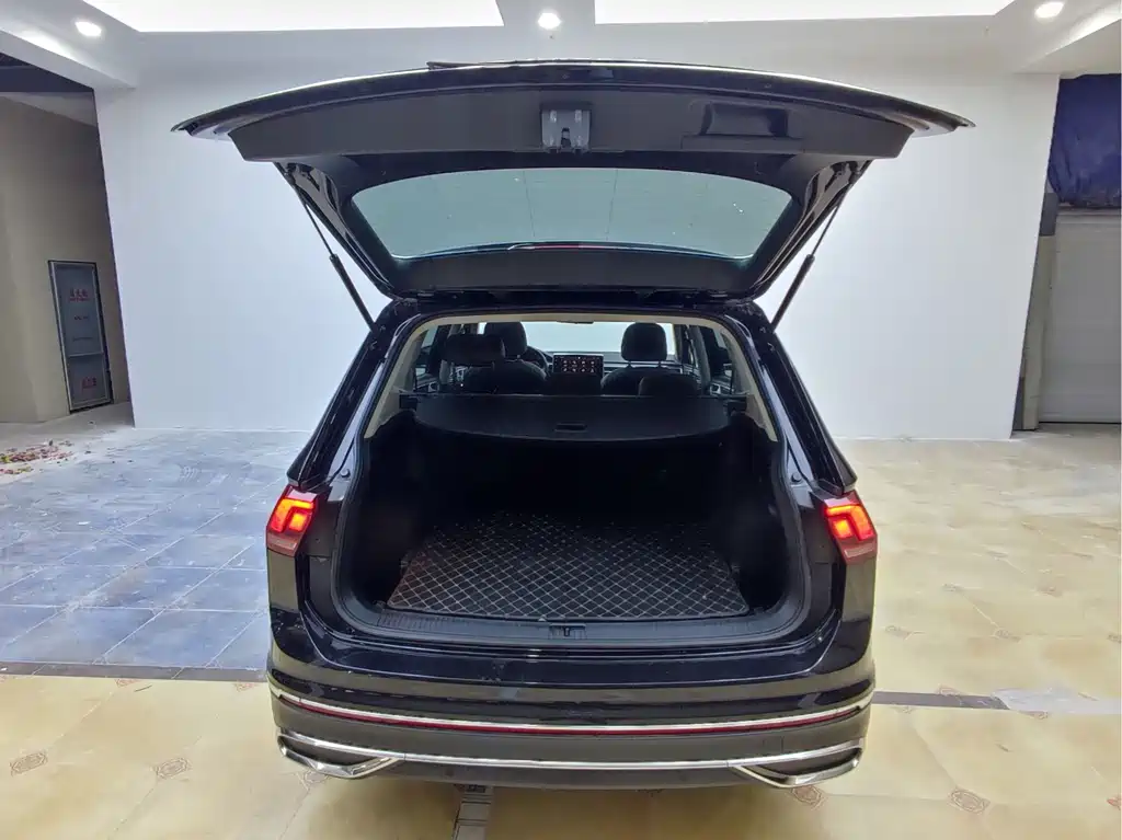 Volkswagen Tiguan L — миниатюра 14