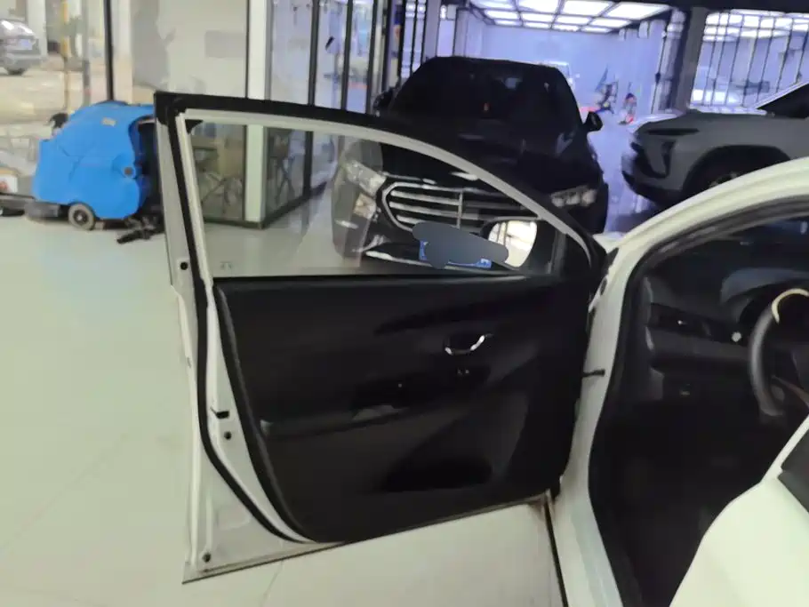 Toyota Yaris L — миниатюра 7