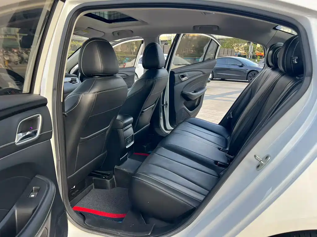 Roewe i5 — миниатюра 6