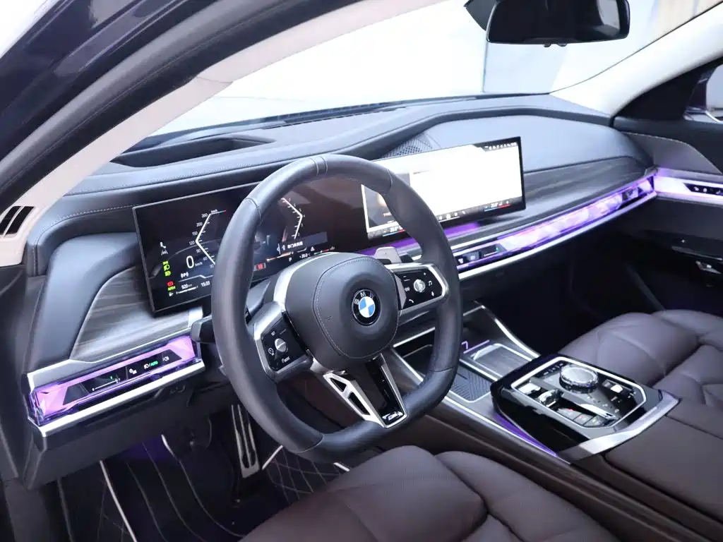 BMW 7 Series — миниатюра 11