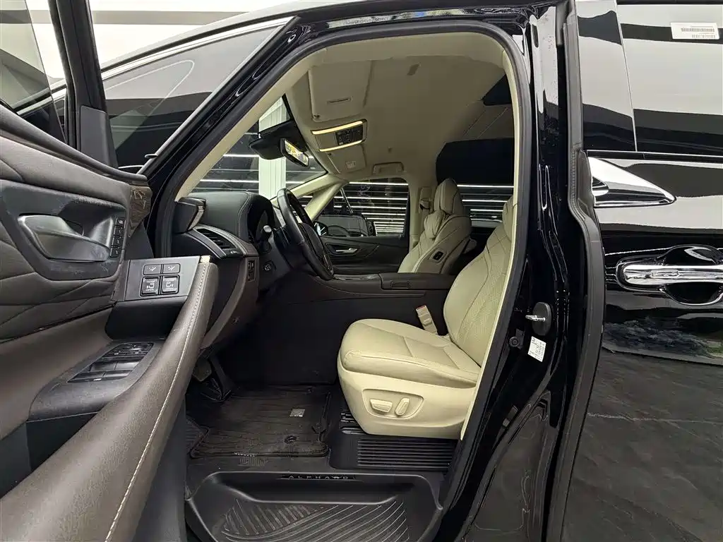 Toyota Alphard — миниатюра 8