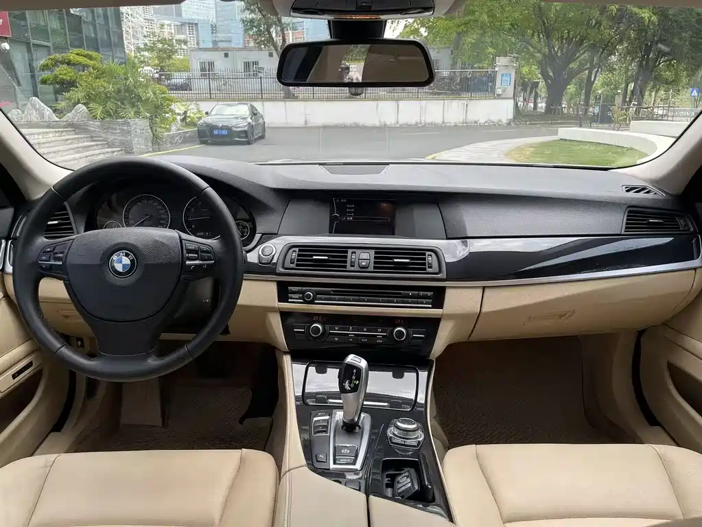 BMW 5 Series 5 2013 520i Elegant