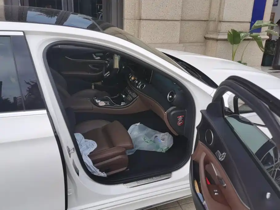 Mercedes-Benz E-Class — миниатюра 8
