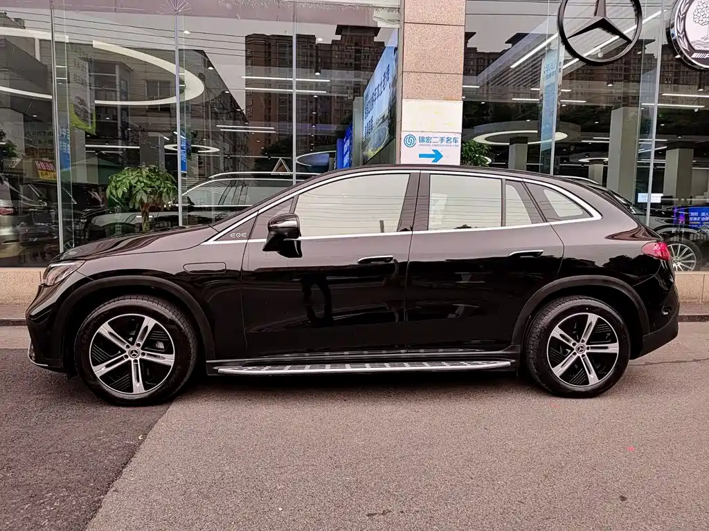 Mercedes-Benz EQE SUV — миниатюра 3