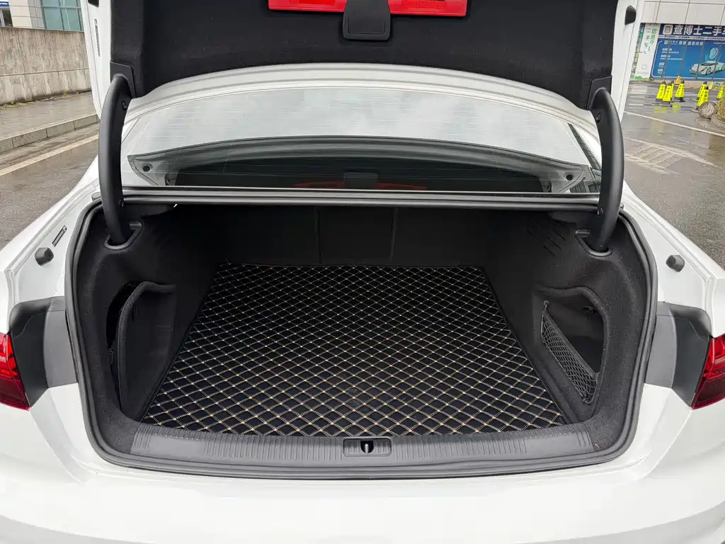 Audi A4L — миниатюра 5