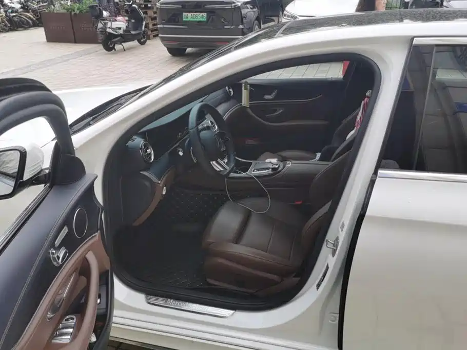 Mercedes-Benz E-Class — миниатюра 9