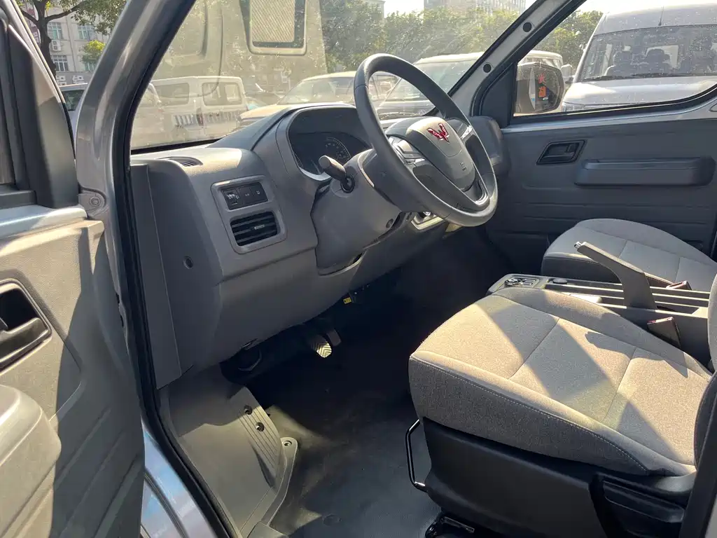 Wuling Yangguang — миниатюра 8