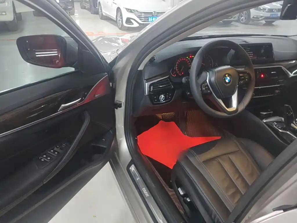 BMW 5 Series — миниатюра 16