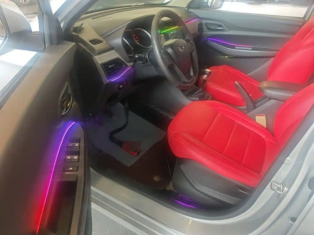 Wuling Hongguang — миниатюра 16