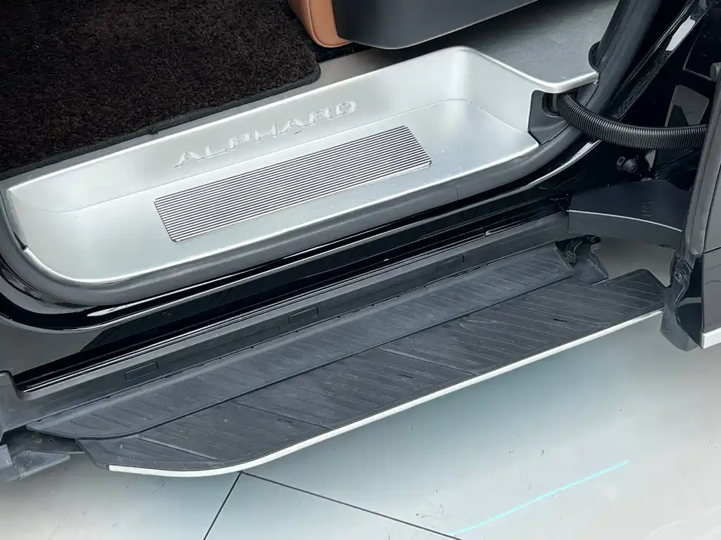 Toyota Alphard 2024 — фото 16