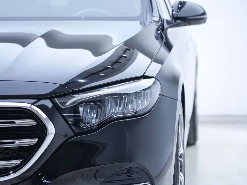 Mercedes-Benz E-Class — миниатюра 10