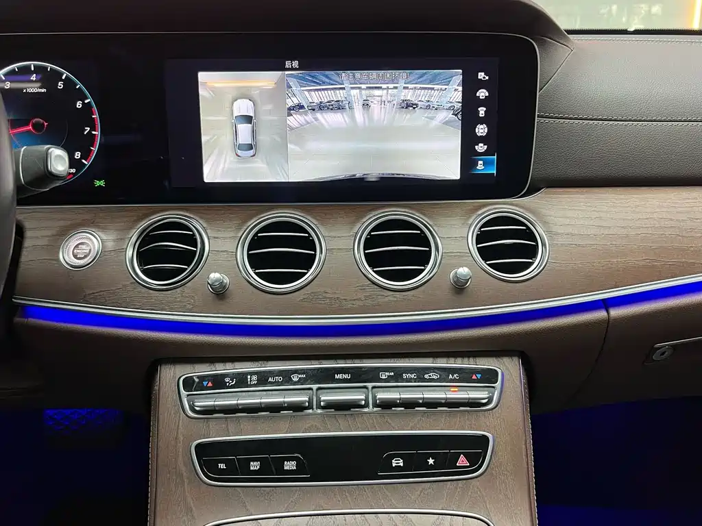 Mercedes-Benz E-Class — миниатюра 13