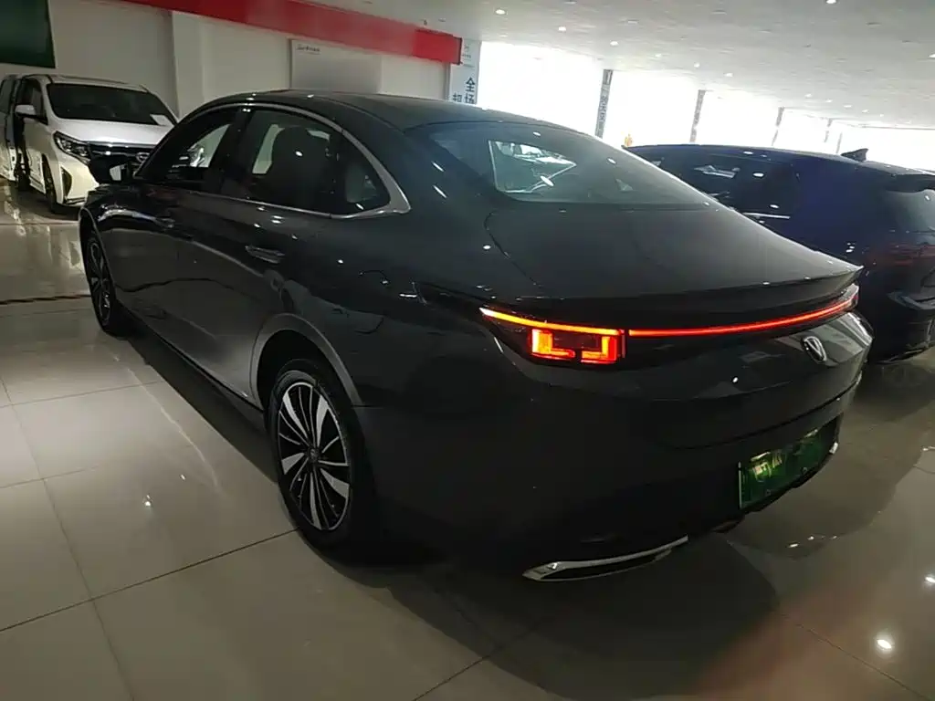 Changan Eado PHEV — миниатюра 5