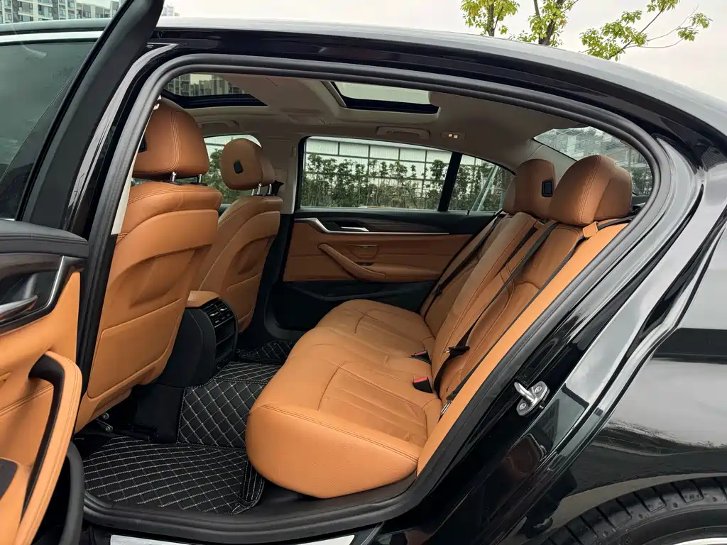 BMW 5 Series New Energy — миниатюра 13