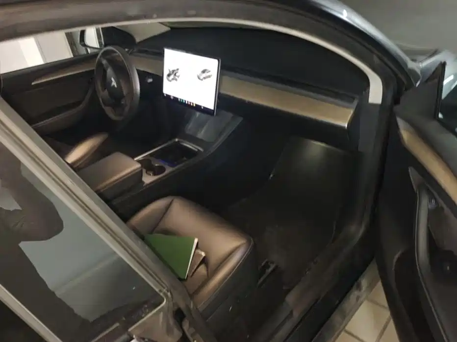 Tesla Model Y — миниатюра 13