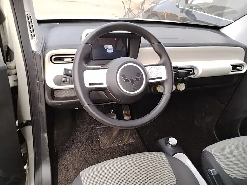 Wuling MINIEV — миниатюра 10