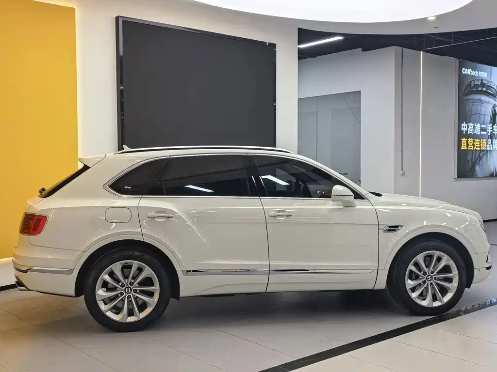 Bentley Bentayga — миниатюра 4