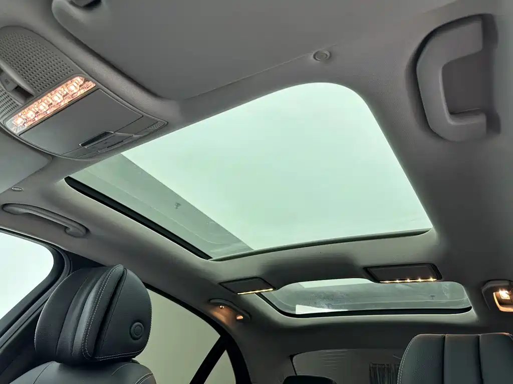 Mercedes-Benz C-Class — миниатюра 13