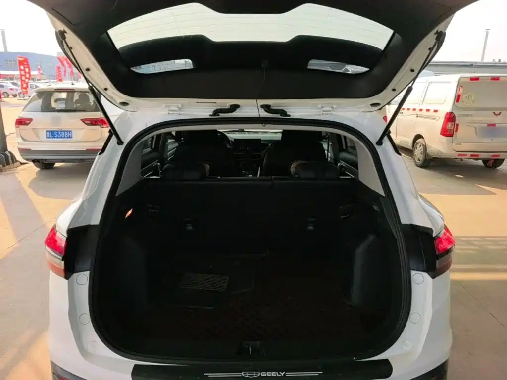 Geely Binyue — миниатюра 19
