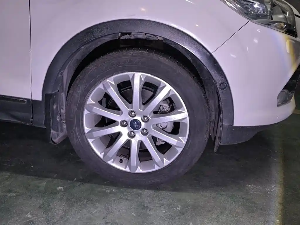 Ford Kuga — миниатюра 8