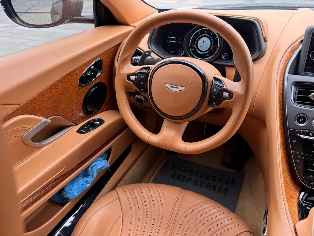 ASTON MARTIN DB11
