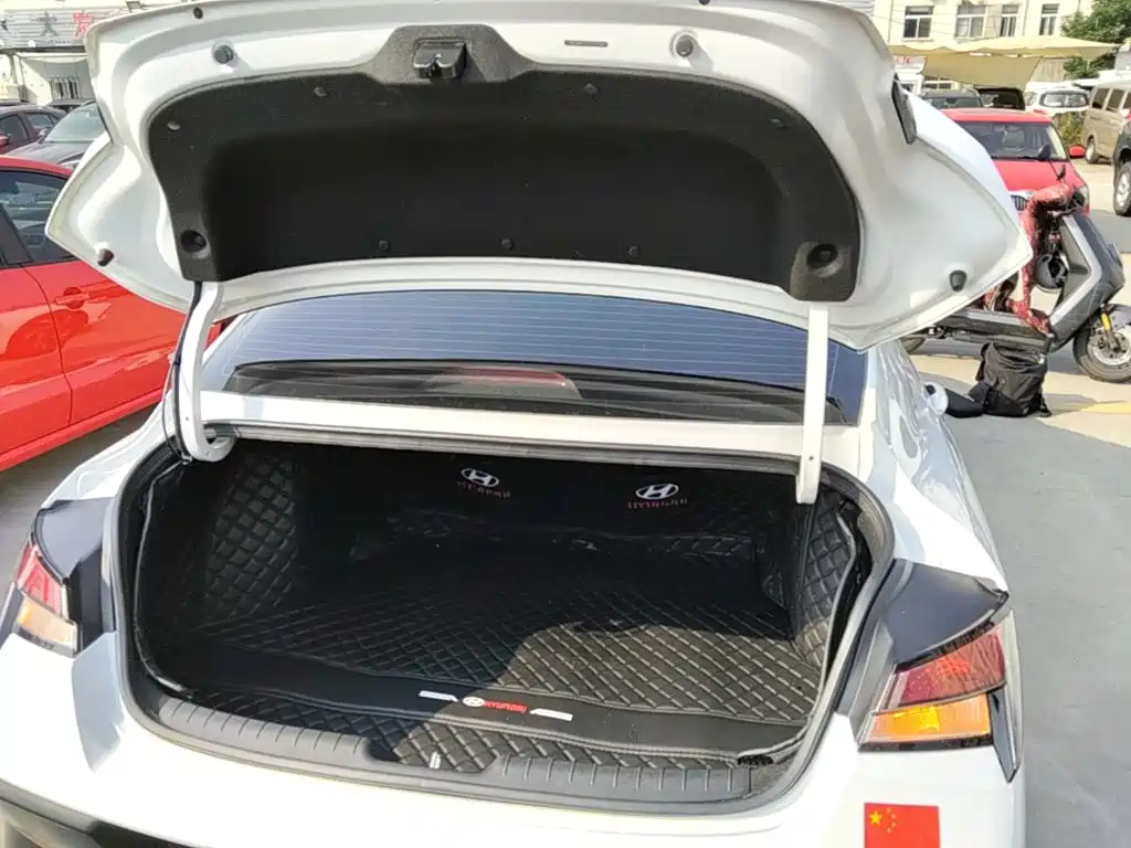 Hyundai Elantra — миниатюра 19