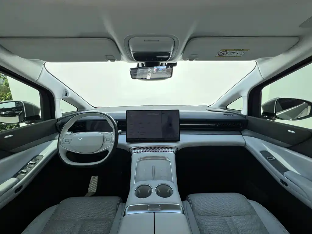 XPeng X9 — миниатюра 12
