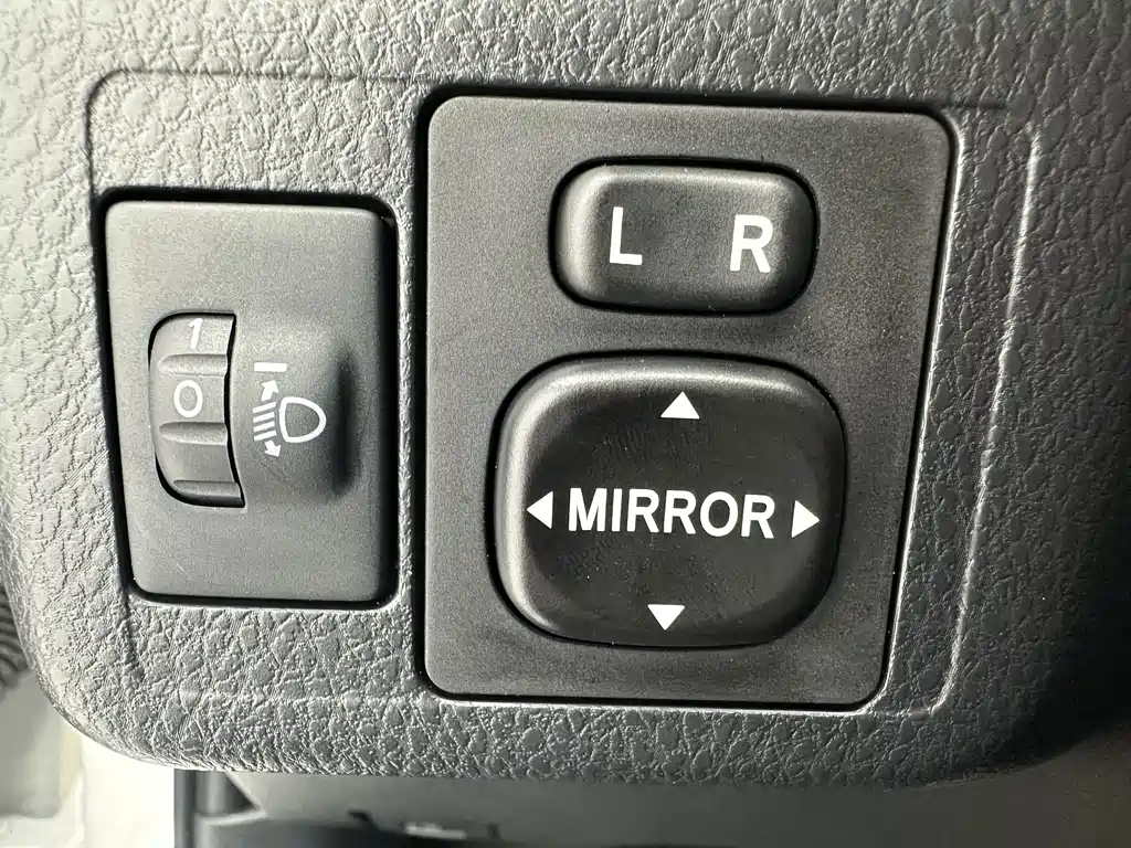 Toyota Yaris L — миниатюра 11