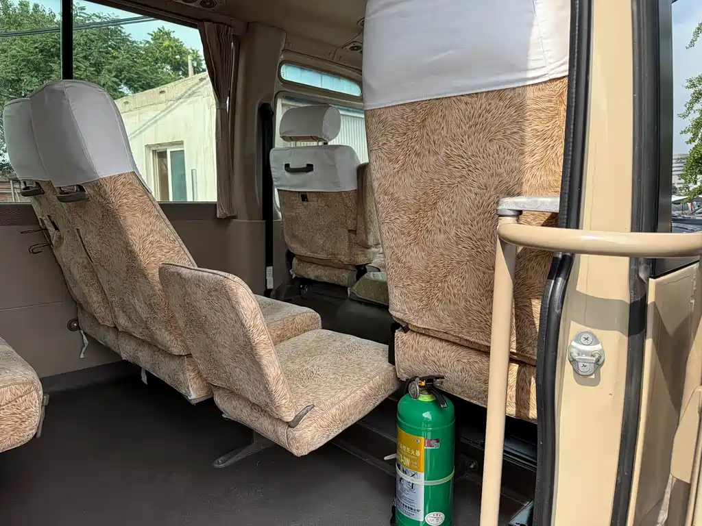 Toyota Coaster — миниатюра 27