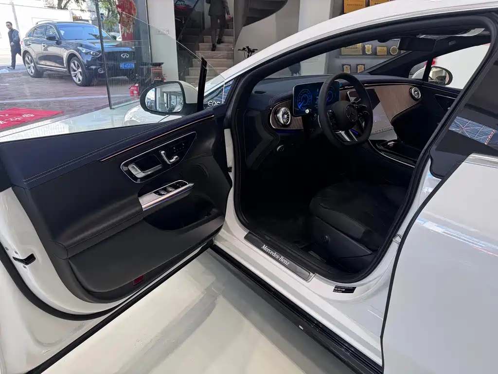 Mercedes-Benz EQE 2025 500 4MATIC