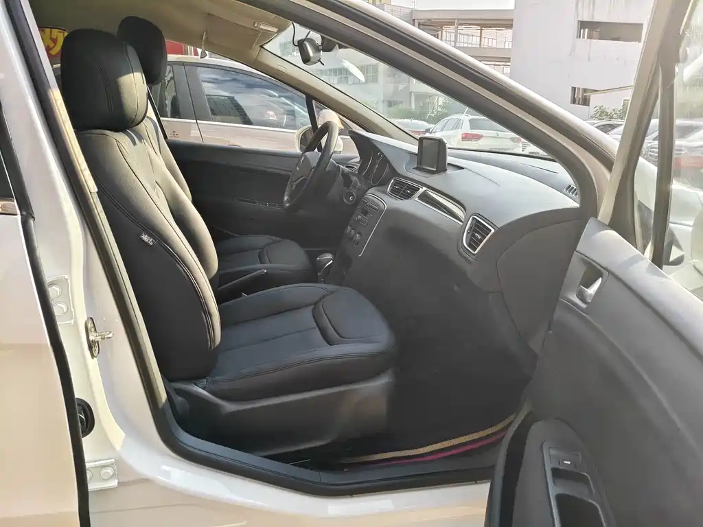 Peugeot 308 Joy Edition Classic 1.6L Auto Premium Fashion Type, фото 7