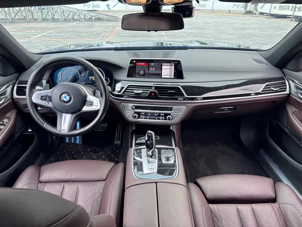 BMW 7 Series — миниатюра 9
