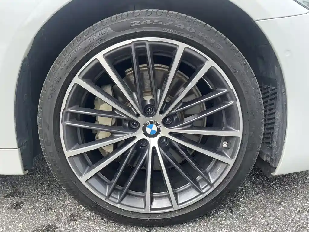 BMW 5 Series — миниатюра 19