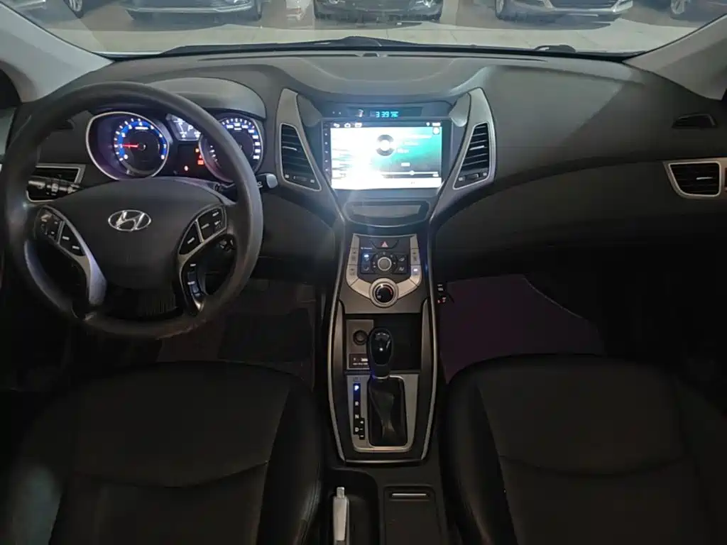 Hyundai Elantra Langdong — миниатюра 10