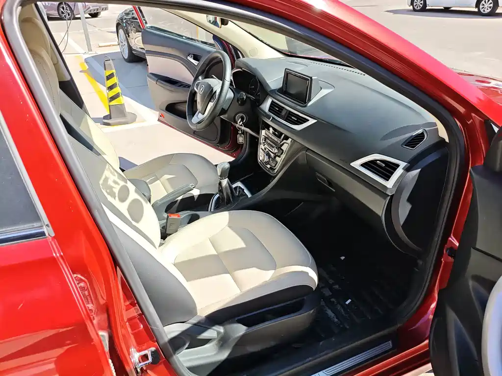 Changan V7 — миниатюра 7