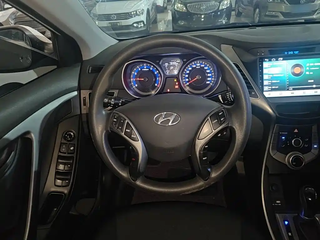 Hyundai Elantra Langdong — миниатюра 11