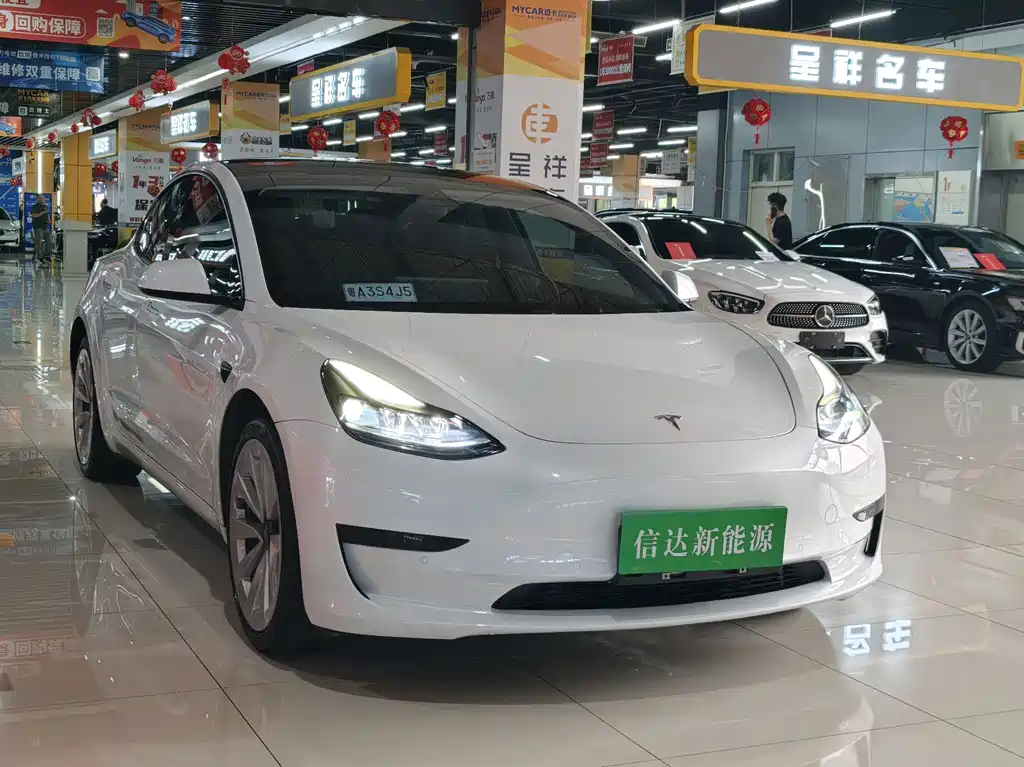 Tesla Model Y — миниатюра 2