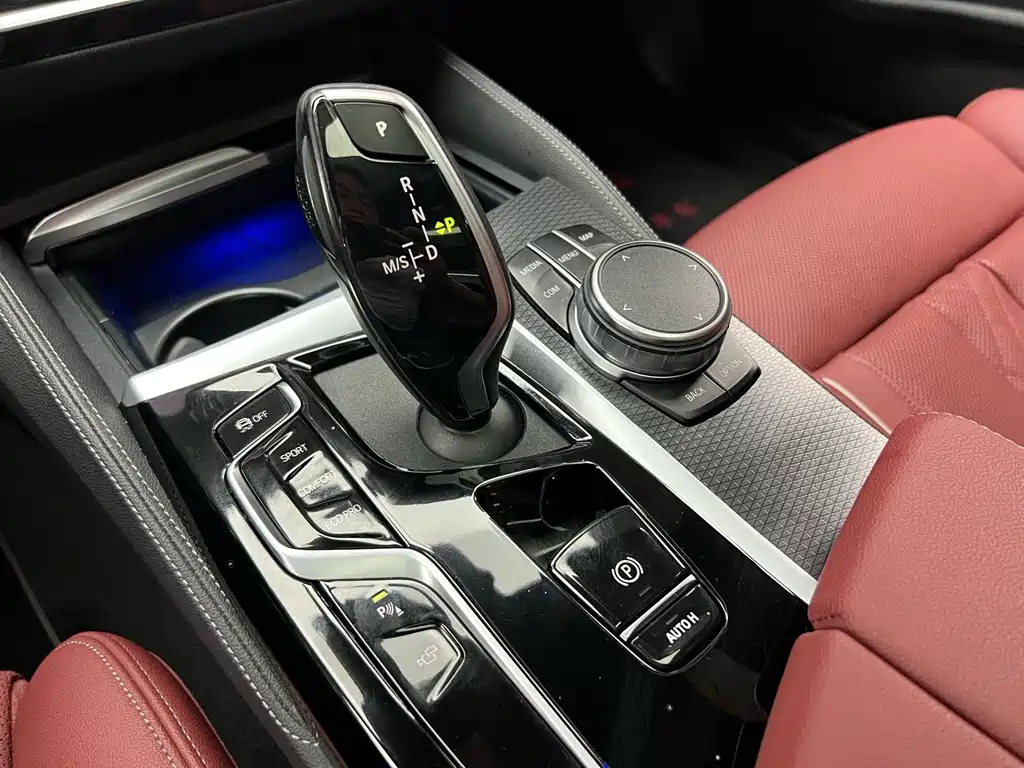 BMW 5 Series — миниатюра 15