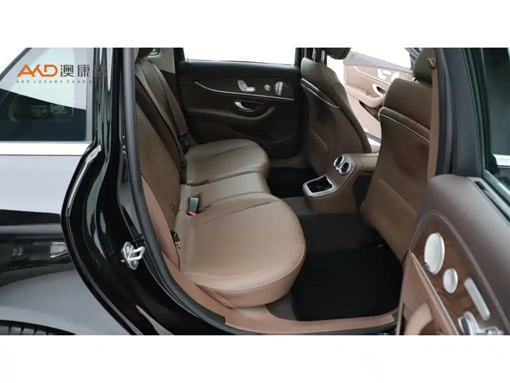Mercedes-Benz E-Class — миниатюра 8