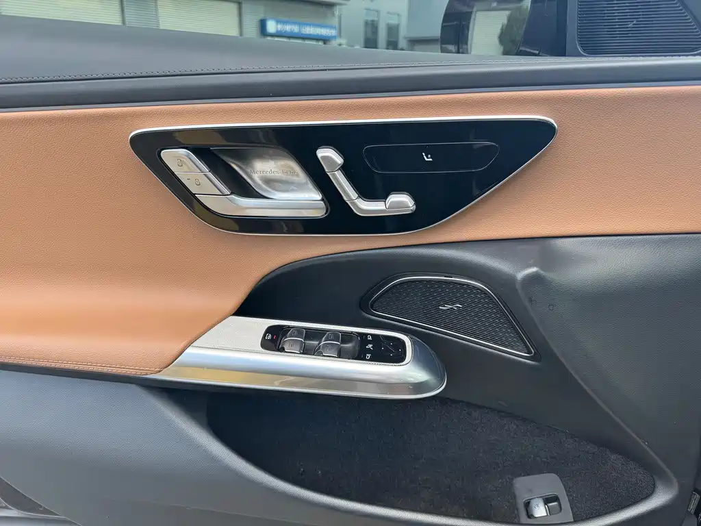 Mercedes-Benz E-Class — миниатюра 20