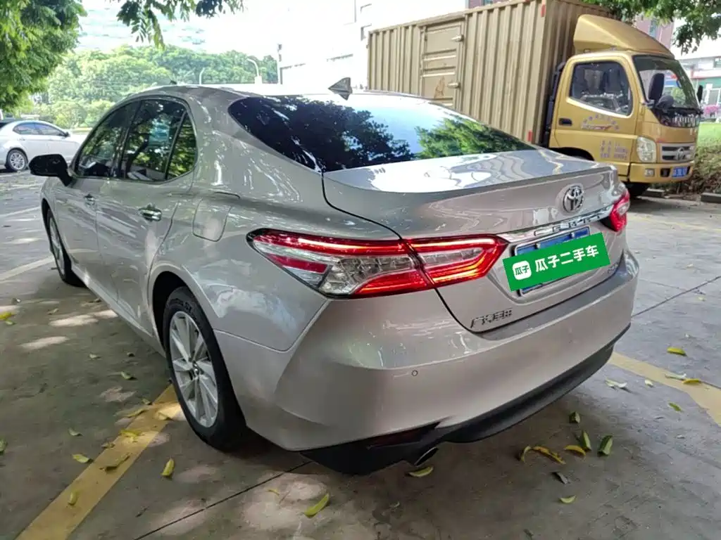Toyota Camry — миниатюра 5