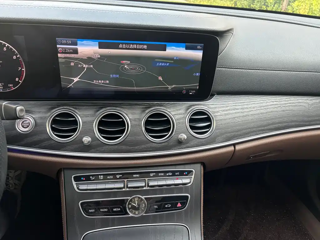 Mercedes-Benz E-Class — миниатюра 13