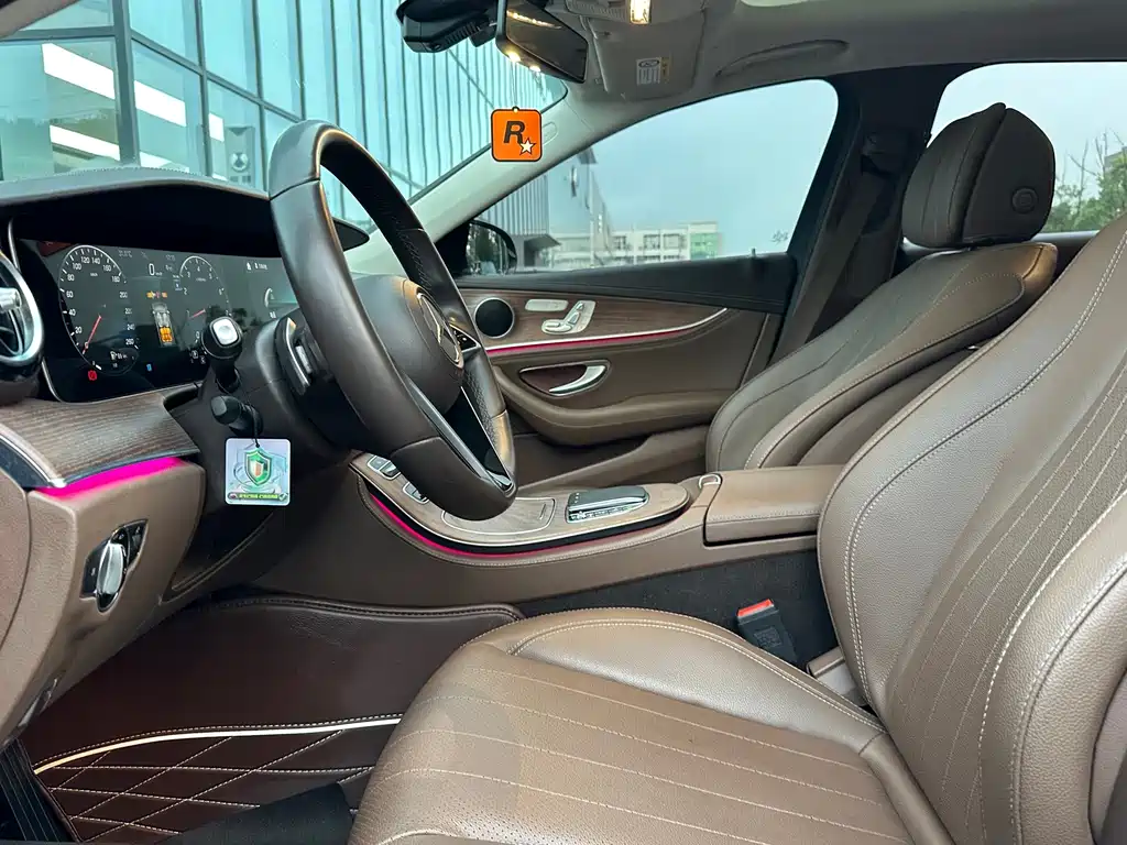 Mercedes-Benz E-Class — миниатюра 16