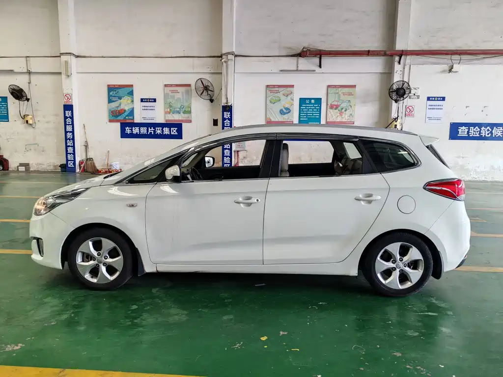 Kia Carens — миниатюра 24