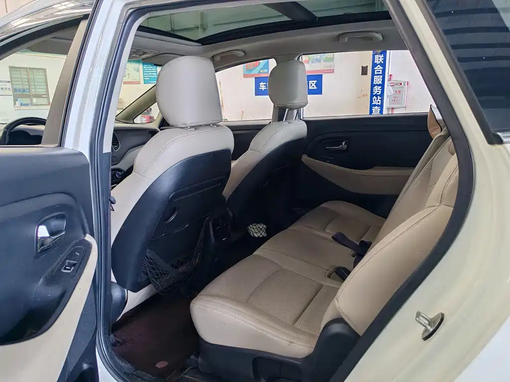 Kia Carens — миниатюра 16