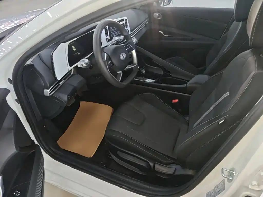 Hyundai Elantra — миниатюра 16