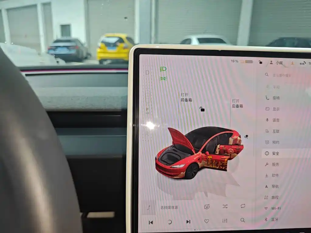 Tesla Model 3 — миниатюра 14