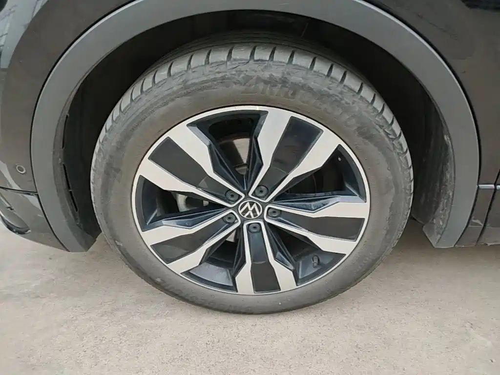 Volkswagen Tiguan L — миниатюра 23