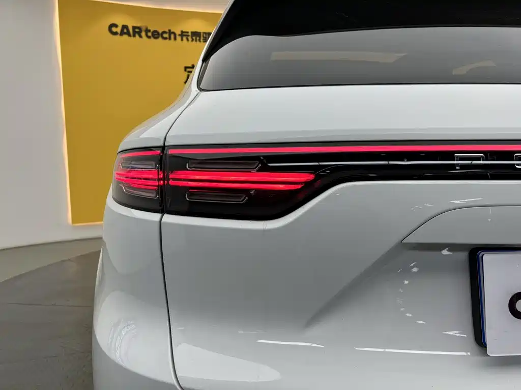 Porsche Cayenne — миниатюра 11
