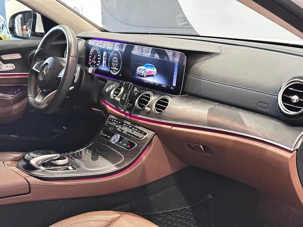 Mercedes-Benz E-Class — миниатюра 13